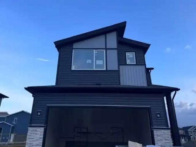 3 Bedroom House Chestermere AB 105394820