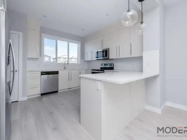 3 Bedroom House Chestermere AB LS105047854