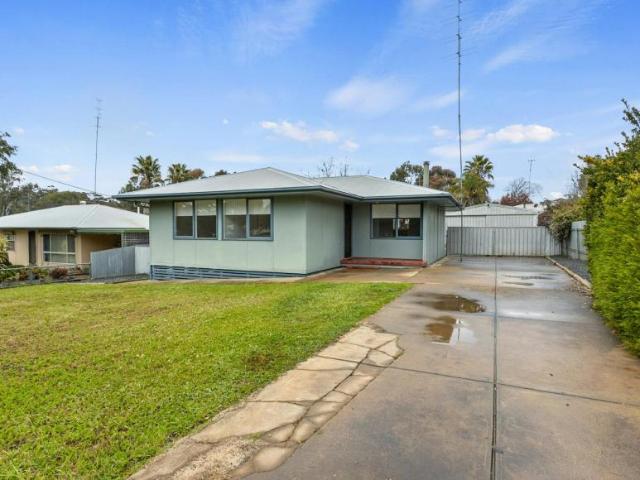 3 Bedroom House Clare SA 105933104