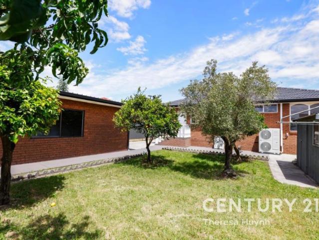 3 Bedroom House Clayton South, 104786352