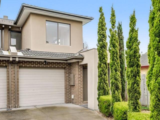 3 Bedroom House Clayton South, 104368802
