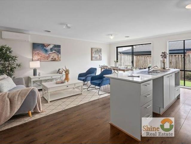 3 Bedroom House – Close to Everything!