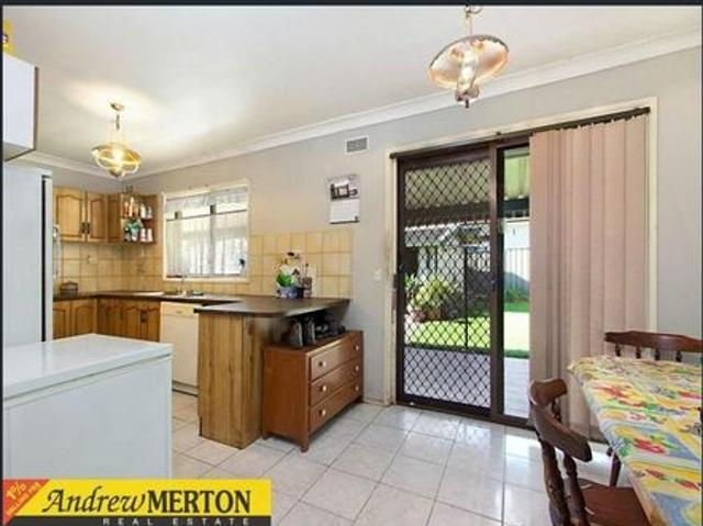3 Bedroom house close to public transport!