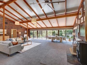 3 Bedroom House Crafers West SA 102312156