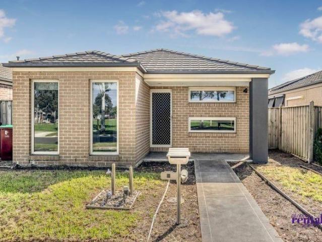3 Bedroom House Cranbourne East VIC 105810419
