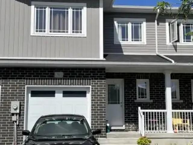 3 Bedroom House Amherstview ON 105623561