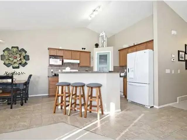 3 Bedroom House Airdrie AB 104876567