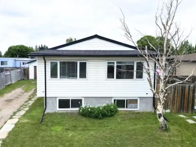 3 Bedroom House Airdrie AB 105100579