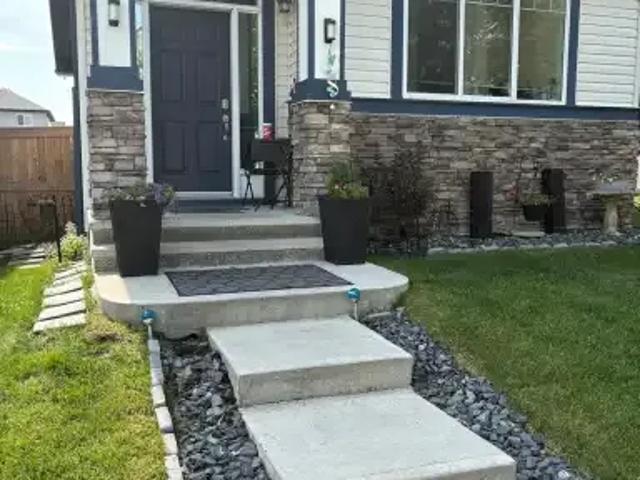 3 Bedroom House Airdrie AB LS105118877