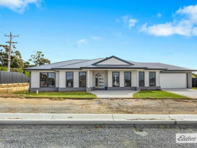 3 Bedroom House Ararat VIC 105943041