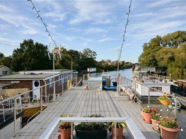 3 Bedroom House Boat Character Property