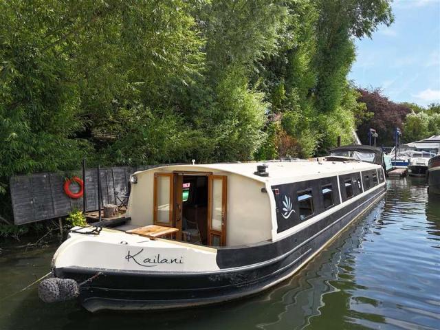 3 Bedroom House Boat Character Property