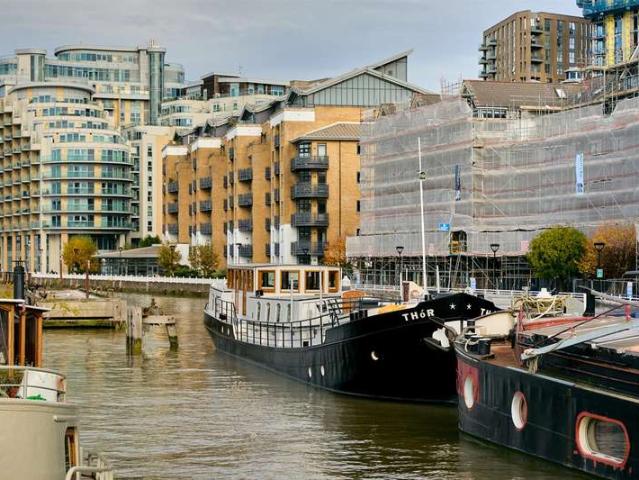 3 Bedroom House Boat Character Property