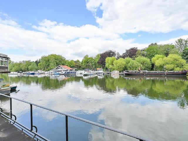 3 bedroom house boat for sale