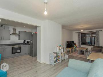 House for sale in Moses Gate - Equipped kitchen