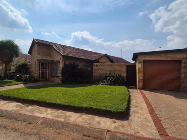 3 Bedroom House Bakerton Bakerton 103182741
