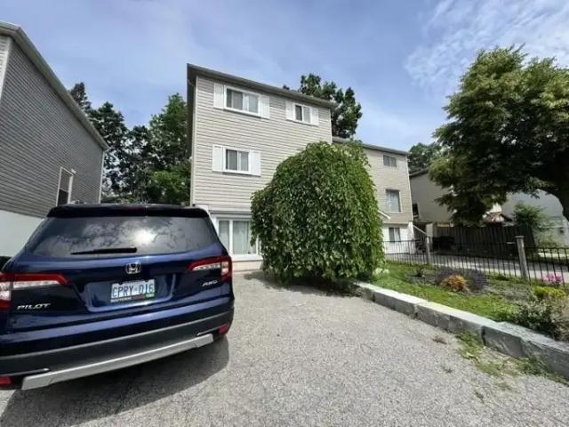 3 Bedroom House Barrie ON 104142562