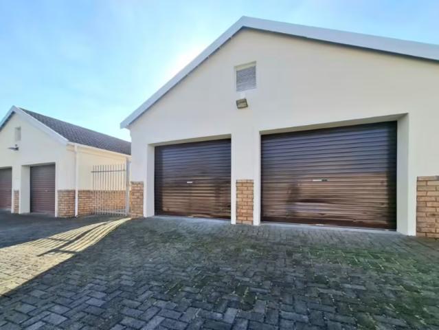 3 Bedroom House Beacon Bay North Beacon Bay North 103804600