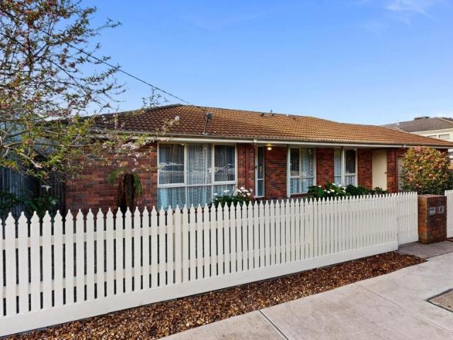 3 Bedroom House Blackburn North VIC 105707019