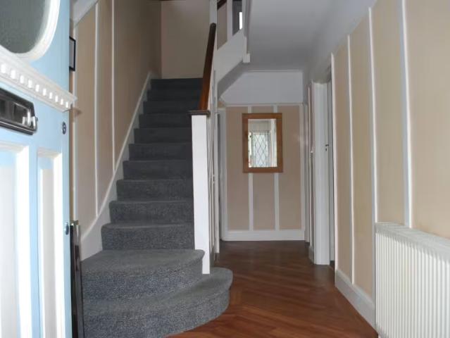 3 Bedroom House Bromley Bromley LS96790253