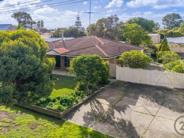 3 Bedroom House Golden Bay, 103122426