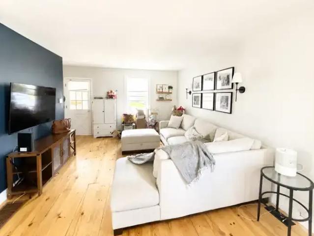 3 Bedroom House Gananoque ON 104106559