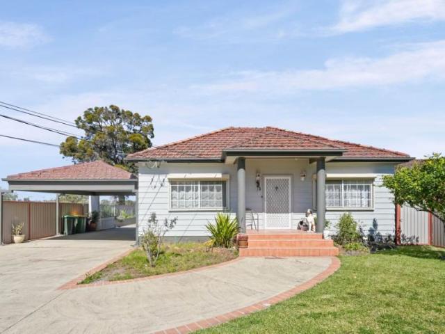 3 Bedroom House Georges Hall, 105335523
