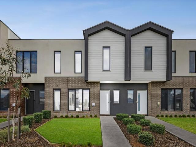 3 Bedroom House Deanside VIC 103342564