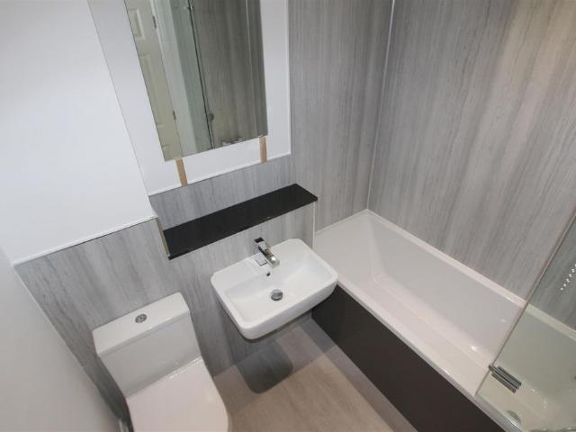 3 Bedroom House End Terrace To Let