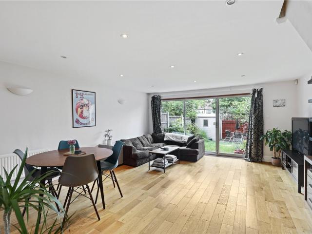 3 bedroom House East Way, E11