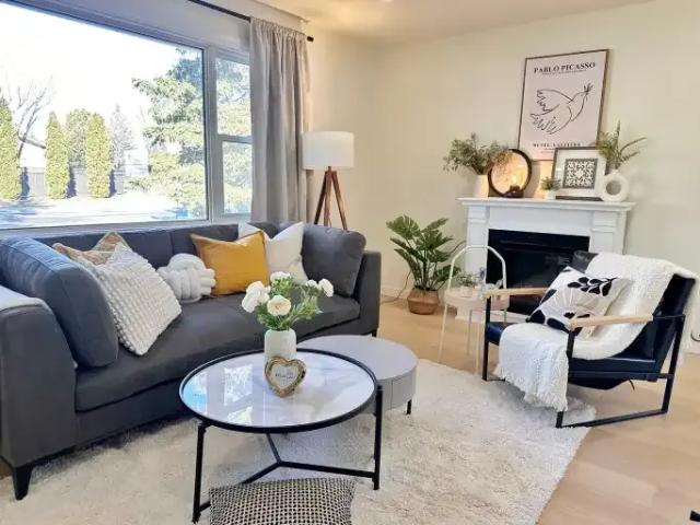 3 Bedroom House Edmonton AB 104322255