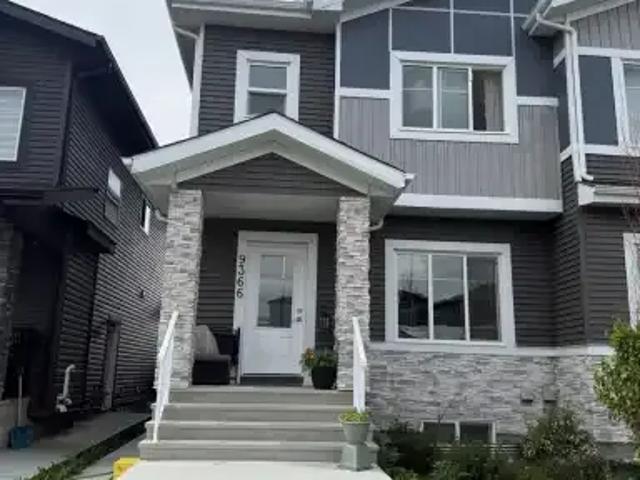 3 Bedroom House Edmonton AB 104362657