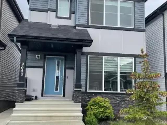 3 Bedroom House Edmonton AB 104401515
