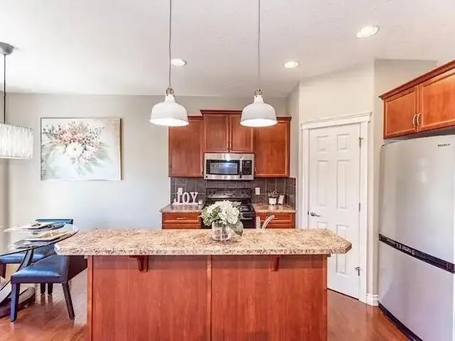 3 Bedroom House Edmonton AB 104863942