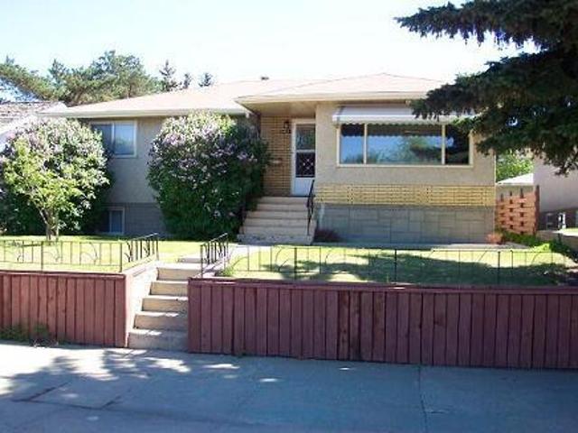 3 Bedroom House Edmonton AB 104875270