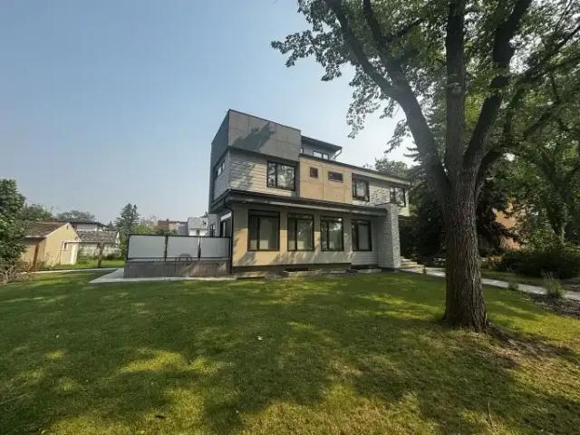 3 Bedroom House Edmonton AB 104876677