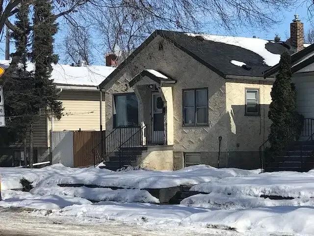 3 Bedroom House Edmonton AB 104876773
