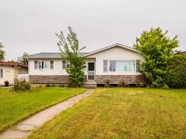 3 Bedroom House Edmonton AB 104876841