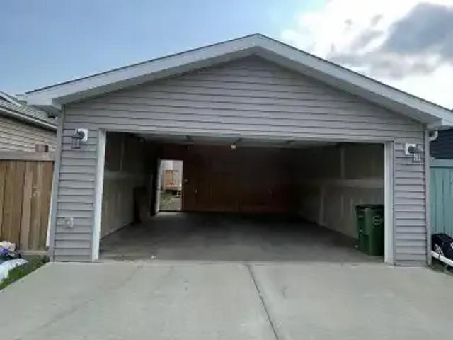 3 Bedroom House Edmonton AB 104940883