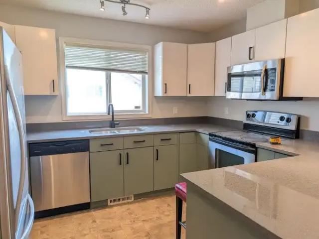 3 Bedroom House Edmonton AB 104985886