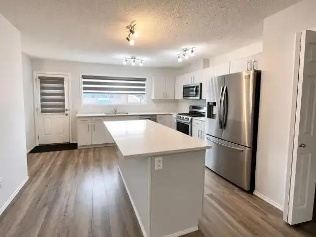 3 Bedroom House Edmonton AB 105087845