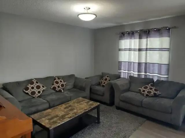 3 Bedroom House Edmonton AB 105135471