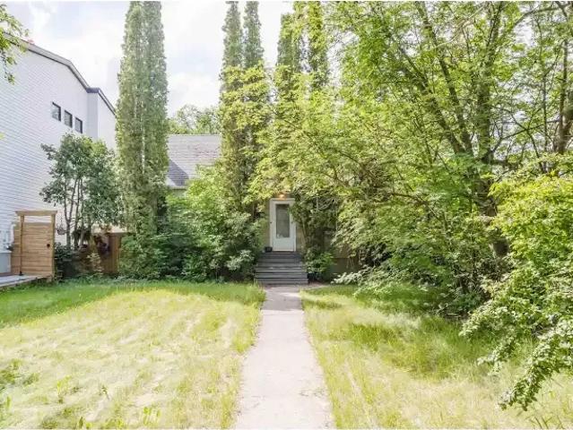 3 Bedroom House Edmonton AB 105334079