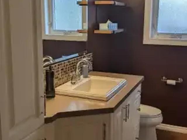 3 Bedroom House Edmonton AB 105359765