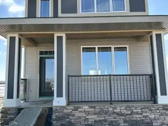 3 Bedroom House Edmonton AB 105543342