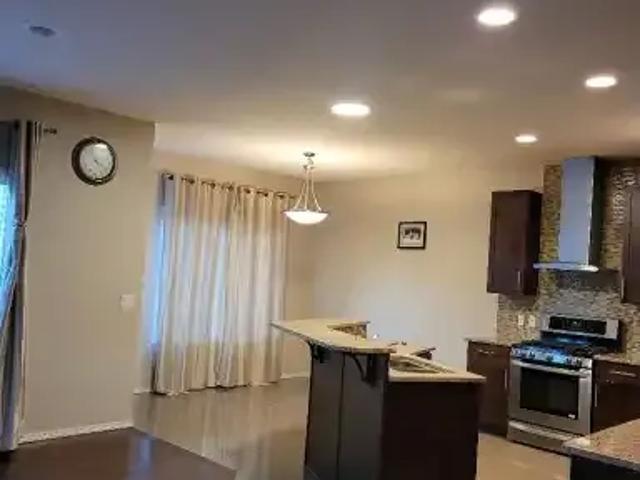 3 Bedroom House Edmonton AB 105643284