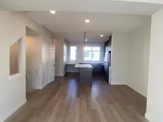 3 Bedroom House Edmonton AB 105654133