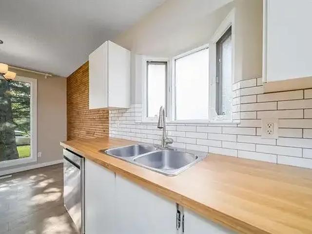 3 Bedroom House Edmonton AB 105782199