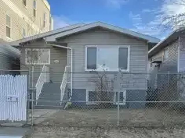 3 Bedroom House Edmonton AB 106031426