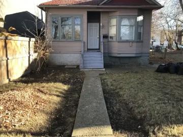 3 Bedroom House Edmonton AB 102203743